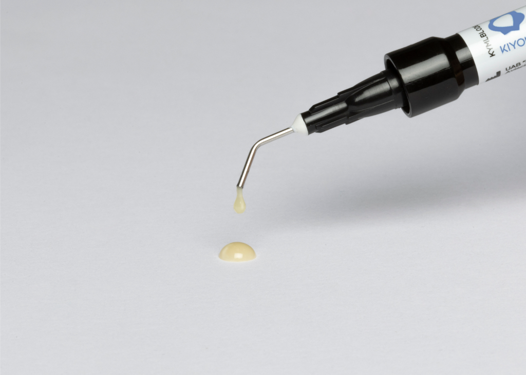 Composite Aster Flow+ de Kiyomi Dental